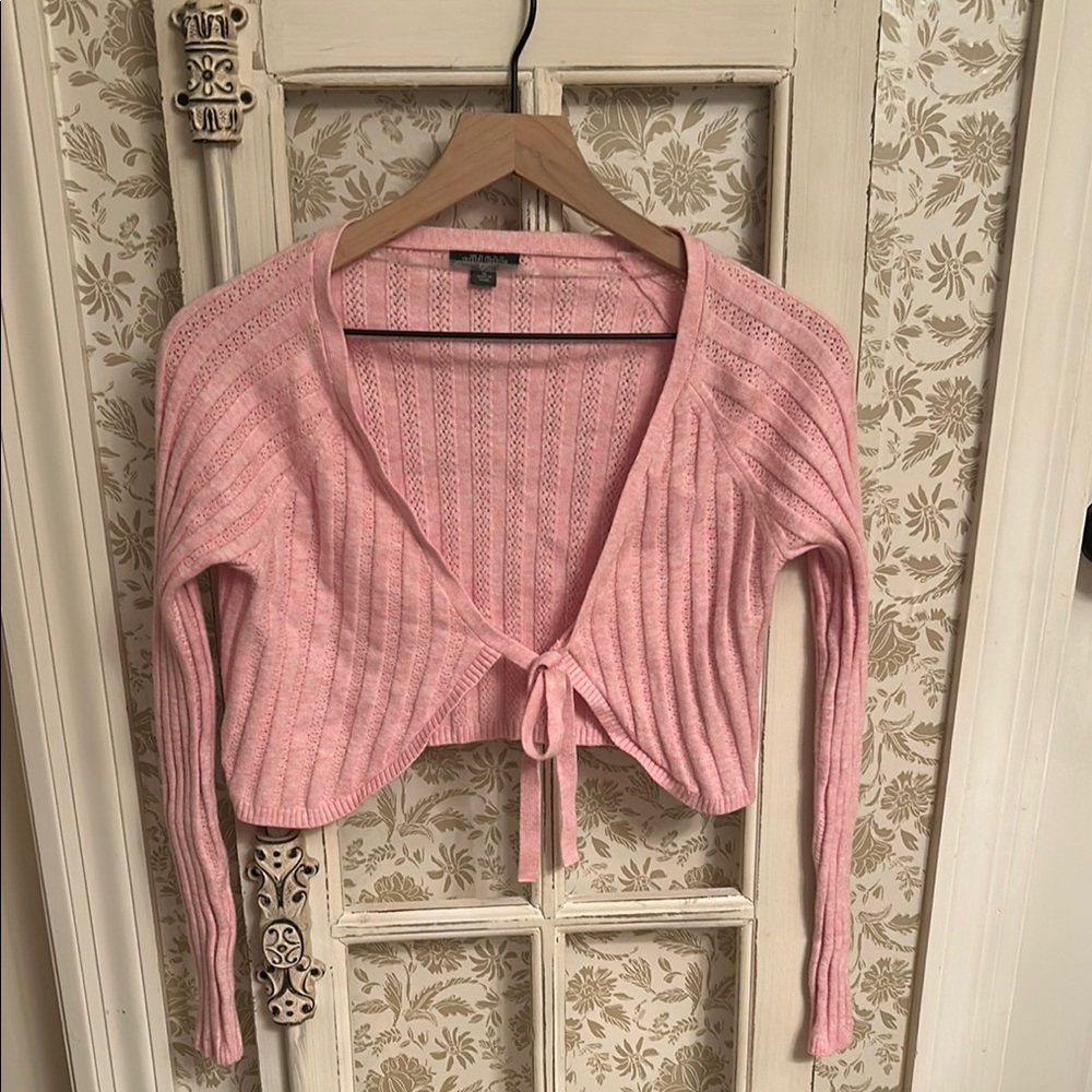 EUC wild fable pink cropped sweater